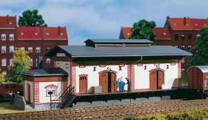 Magazyn kolejowy z rampą H0-1:87, Auhagen 11399