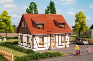 Dom jednorodzinny H0-1:87, Auhagen 11453, NA ZAMÓWIENIE