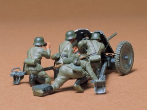 Niemieckie działo przeciwpancerne 37mm Pak35/36 z załogą w 1:35, Tamiya 35035
