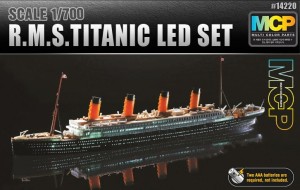 RMS Titanic 1:700 z LED oświetleniem, Academy 14220