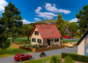 Zestaw Dom jednorodzinny H0-1:87 z klejem i cążkami, Faller 195602, seria HOBBY