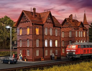 Budynek kolejowy z wykuszem H0-1:87, Vollmer 43806