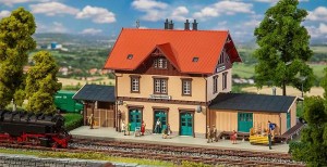 Dworzec Ochsenhausen H0-1:87, Faller 191742, NA ZAMÓWIENIE