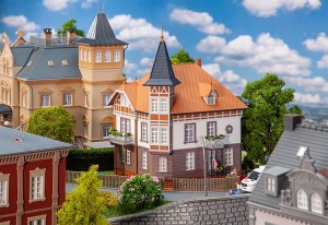 Willa miejska H0-1:87, Faller 130645, NA ZAMÓWIENIE