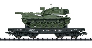 Wagon platforma Rlmmps 650 H0-1:87 z czołgiem M48, DB ep. IV, Trix 24214