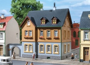 Kamienica z bramą H0 (TT), Auhagen 12258