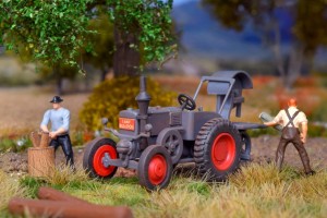 Traktor Lanz Bulldog H0-1:87 z piłą taśmową, Kibri 12255, NA ZAMÓWIENIE