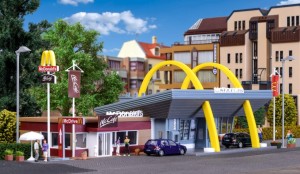 Restauracja McDonald's z McCafe H0-1:87, Vollmer 43635, NA ZAMÓWIENIE