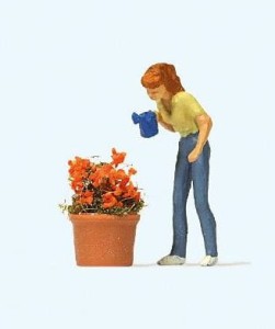 Przy podlewaniu kwiatków H0-1:87, Preiser 28103