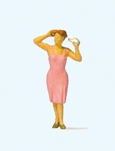 Kobieta poprawia fryzurę H0-1:87, Preiser 28120