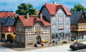 Kamienice przy Bahnhofstraße 9/11 H0 (TT), Auhagen 12346