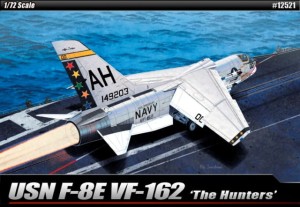 Myśliwiec USN F-8E VF-162 "The Hunters" 1:72, Academy 12521